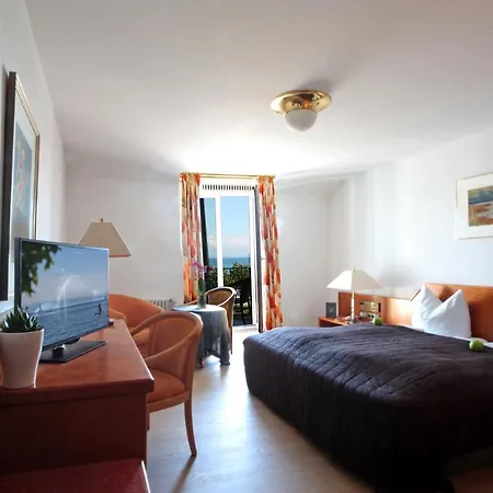 Schiff Am Hotel Costanza