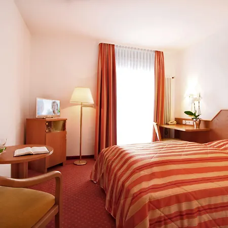 Schiff Am Hotel