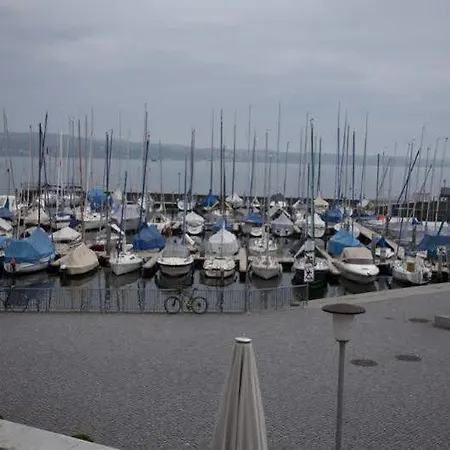 Schiff Am Hotel Costanza
