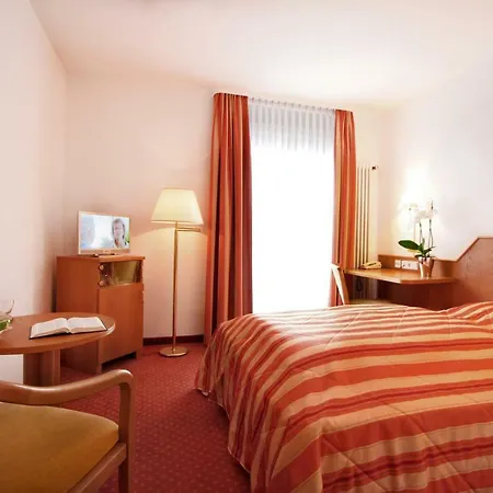 Schiff Am Hotel