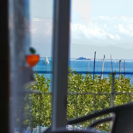 Schiff Am Hotel Costanza