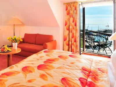 Schiff Am Hotel
